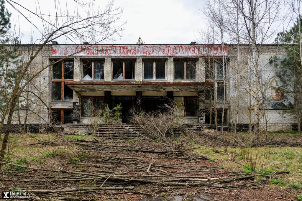 Chernobyl-2-Officers-Club-01-1024x682 Descubra a Ucrânia: História, Cultura e Pontos Turísticos Imperdíveis