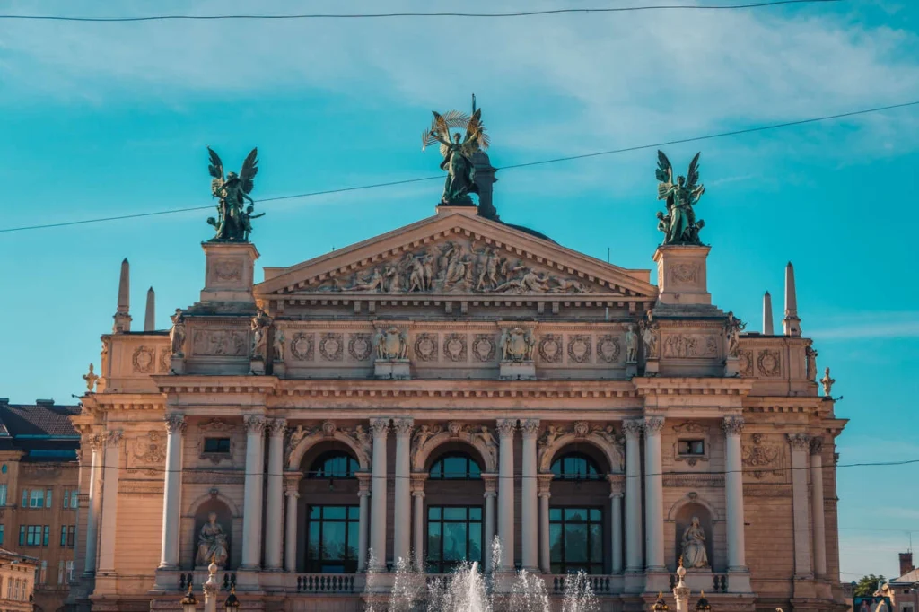 ukraine-lviv-travel-photo-20190821135332045-main-image-1024x682 Descubra a Ucrânia: História, Cultura e Pontos Turísticos Imperdíveis